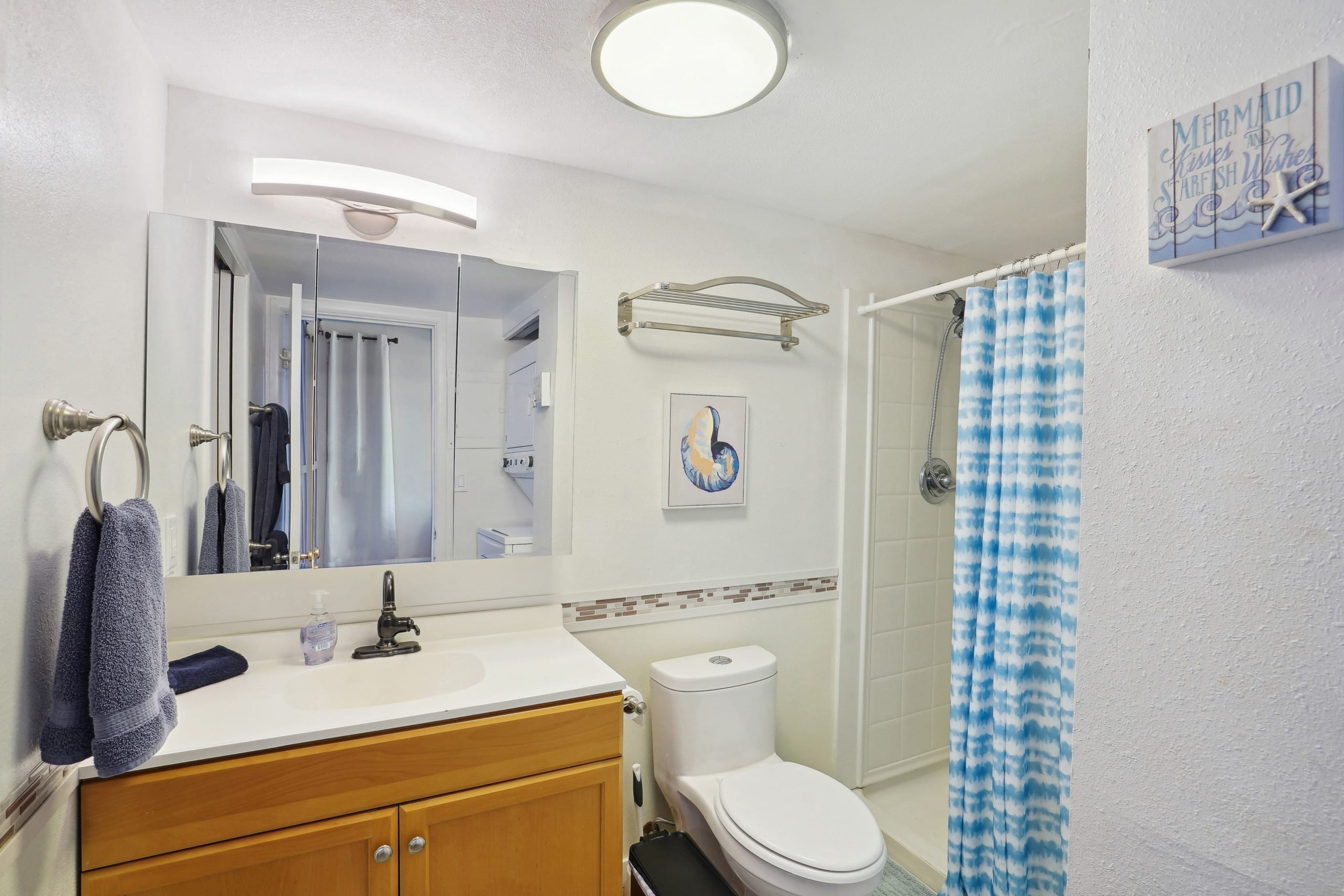 Condo in Kailua-Kona · ★4.68 · 1 bedroom · 2 beds · 1 shared bath - Image 21