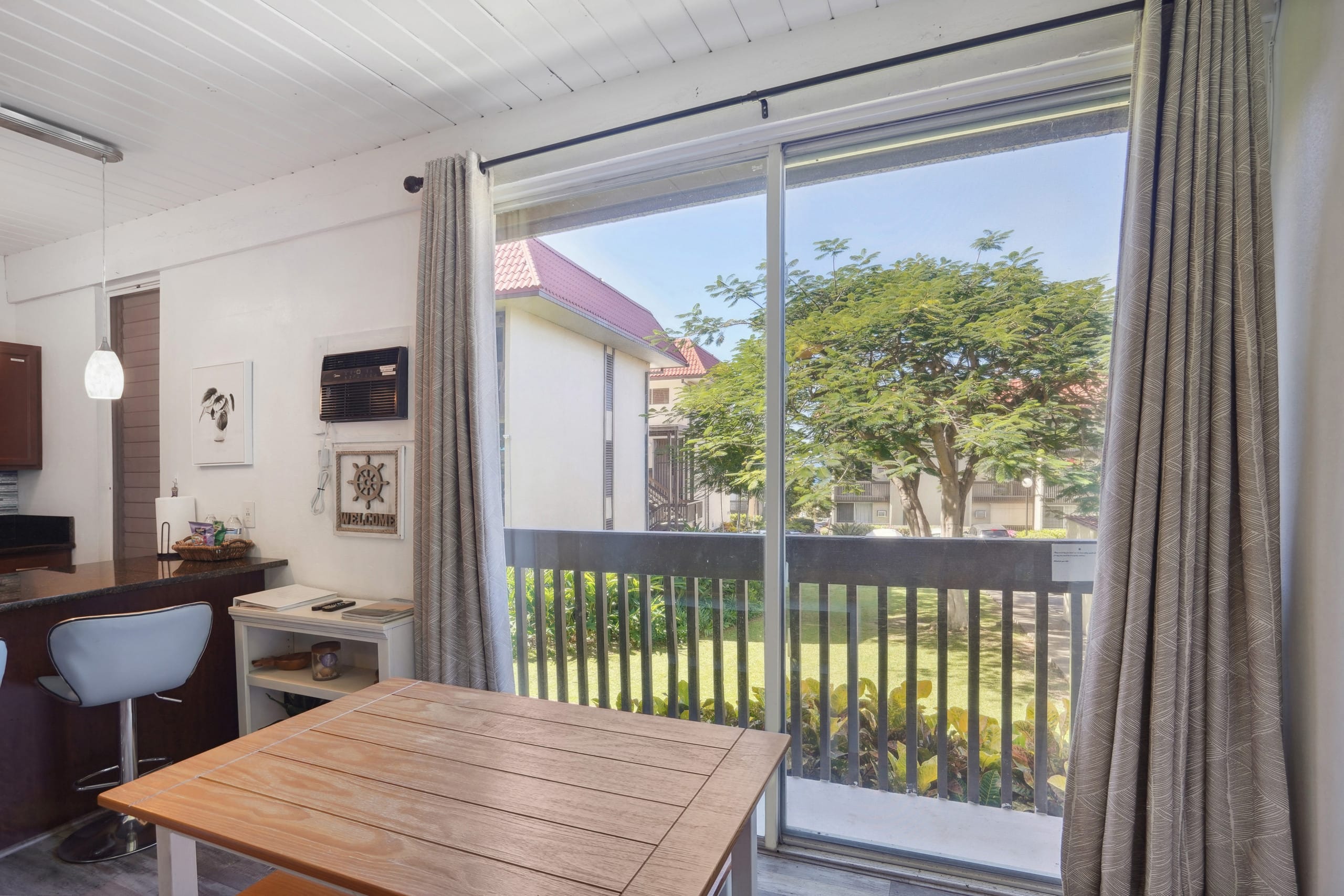 Condo in Kailua-Kona · ★4.68 · 1 bedroom · 2 beds · 1 shared bath - Image 9