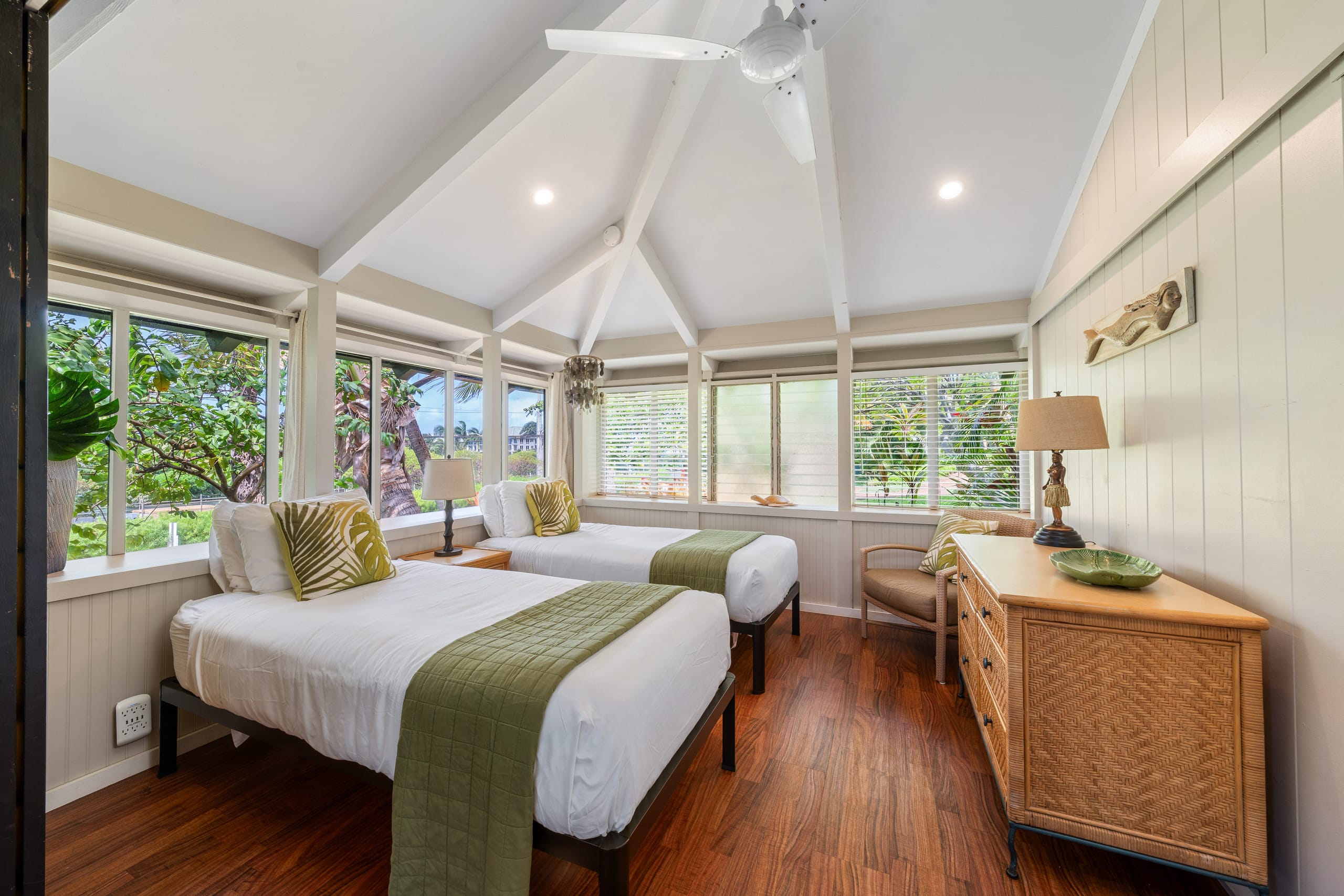 Home in Lahaina · ★4.71 · 2 bedrooms · 4 beds · 2 baths - Image 16