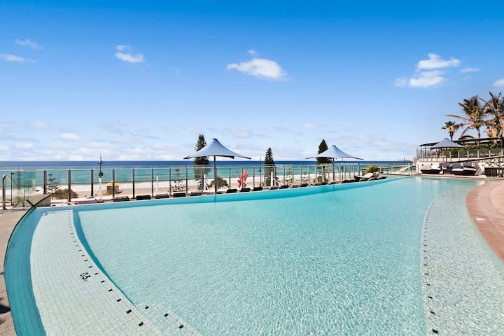 North Facing 3 Bedroom With Ocean Views - Surfers Paradise