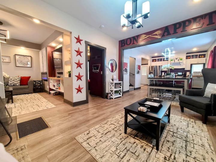 Downtown, Themed Rooms w/Luxury Design