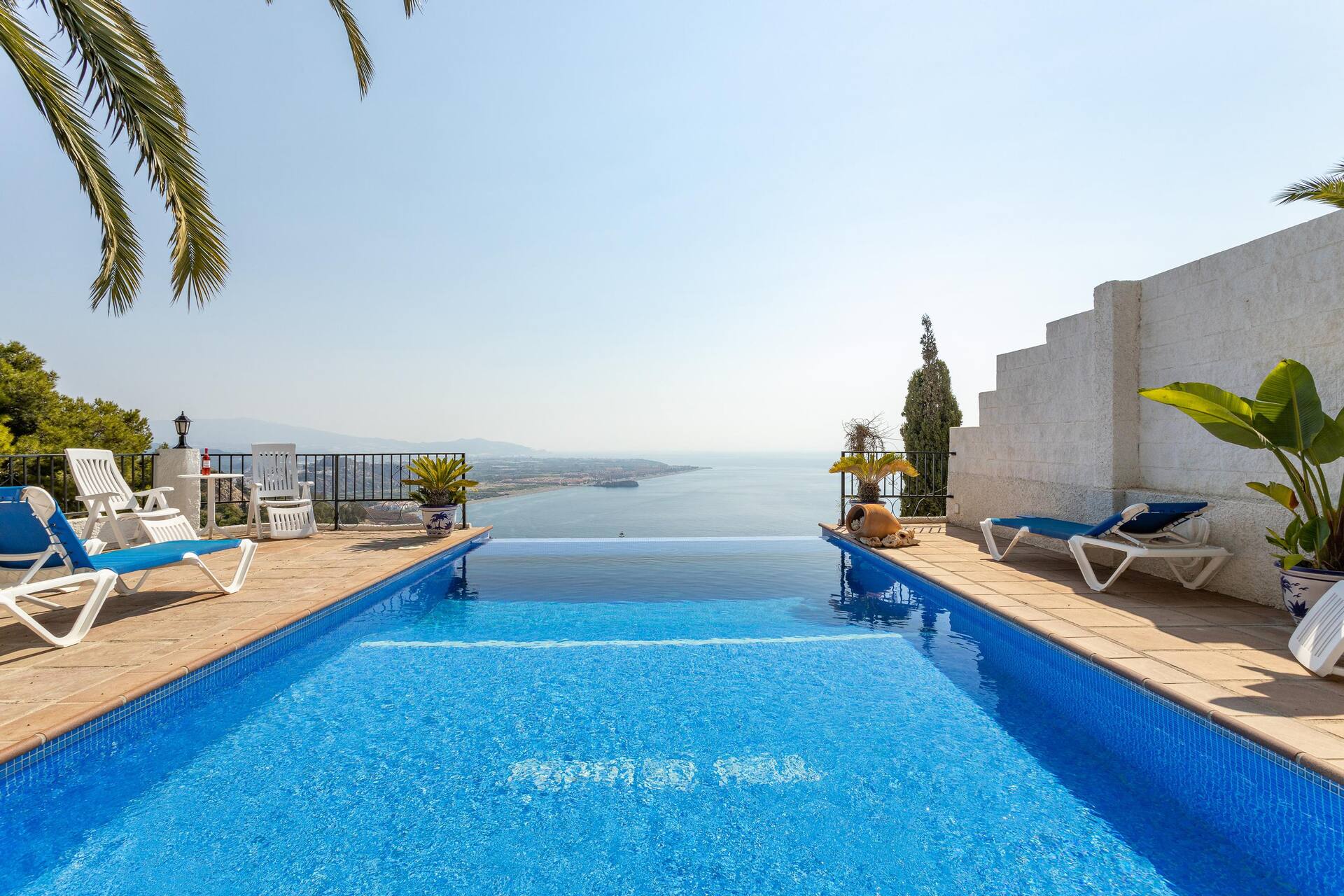 Villa 'Paraíso Azul' met zeezicht, Wi-Fi en airconditioning