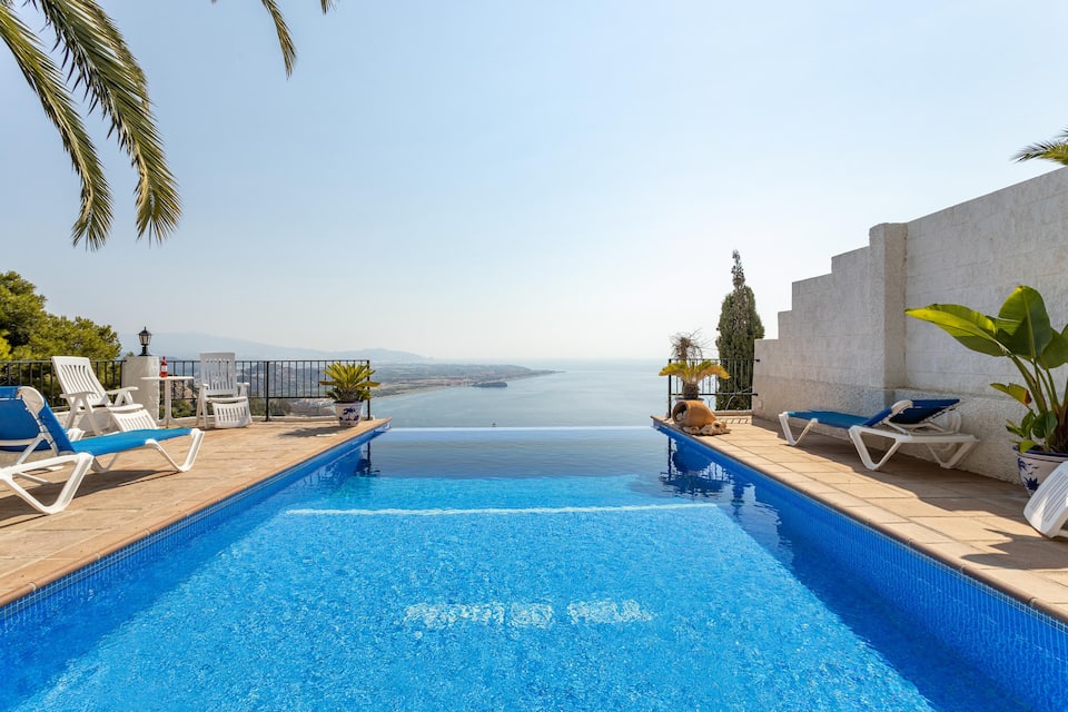 Villa 'Paraíso Azul' met zeezicht, Wi-Fi en airconditioning — foto 1