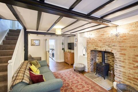 Host & Stay | Willow Cottage