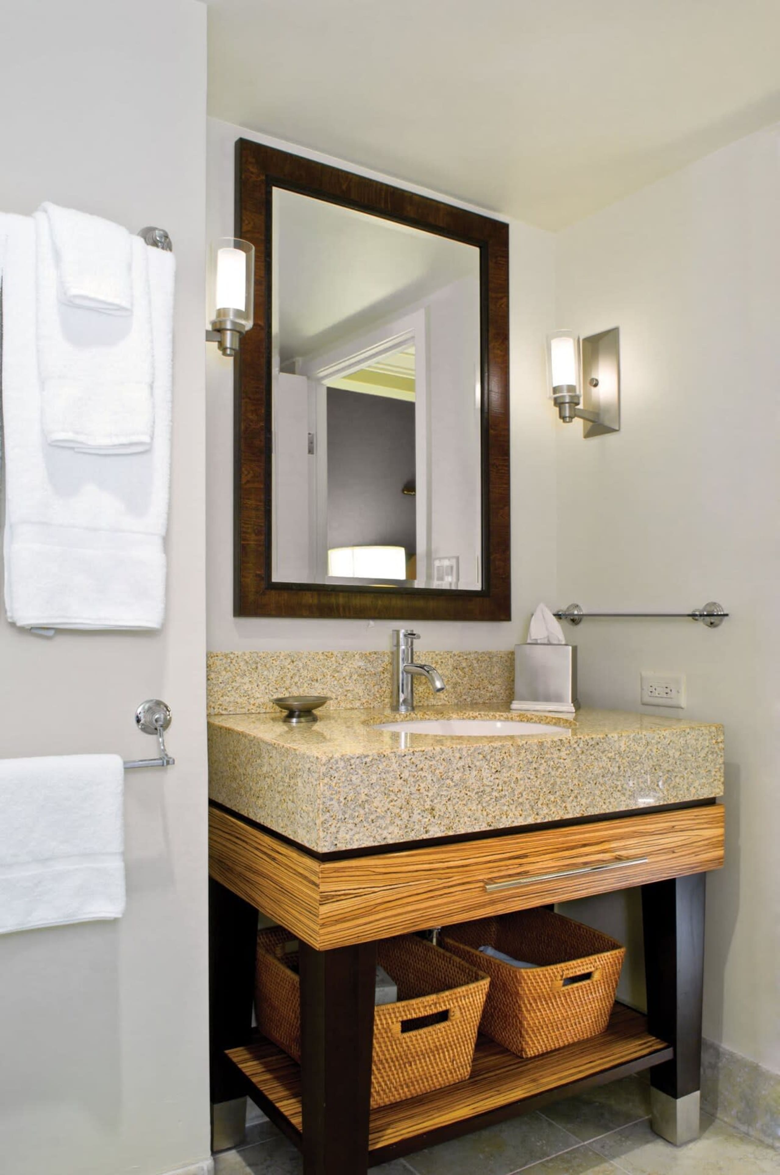 Condo in Honolulu · ★5.0 · Studio · 1 bed · 1 private bath - Image 22