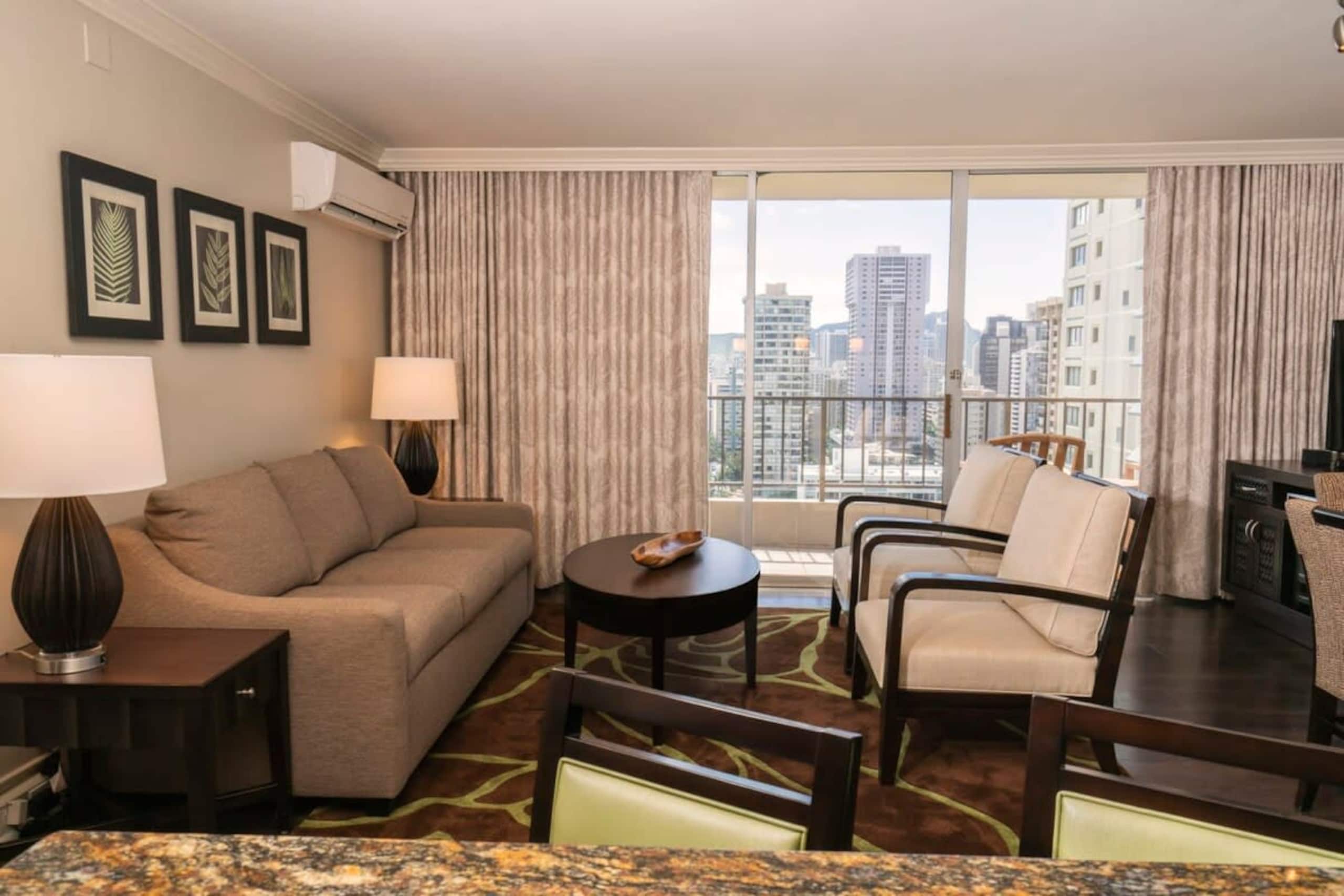 Condo in Honolulu · ★5.0 · Studio · 1 bed · 1 private bath - Image 14