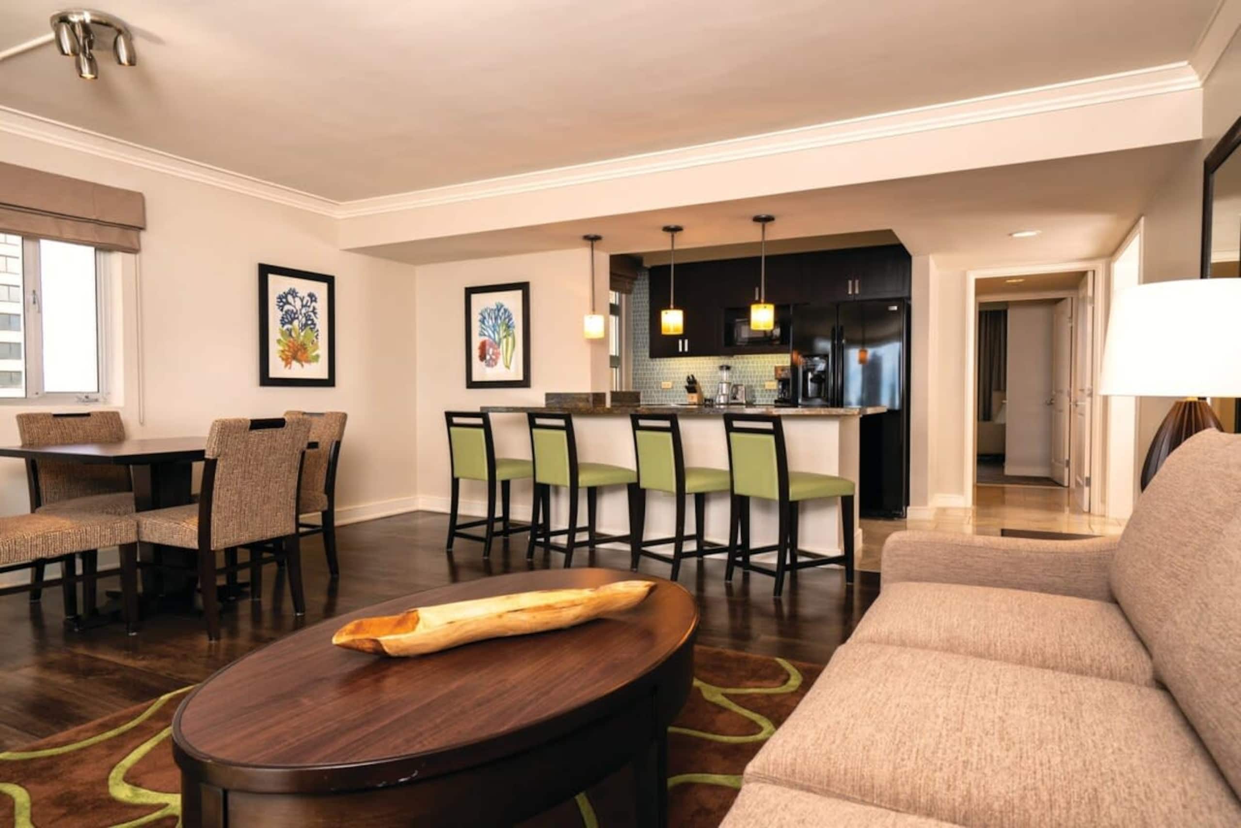 Condo in Honolulu · ★5.0 · Studio · 1 bed · 1 private bath - Image 13