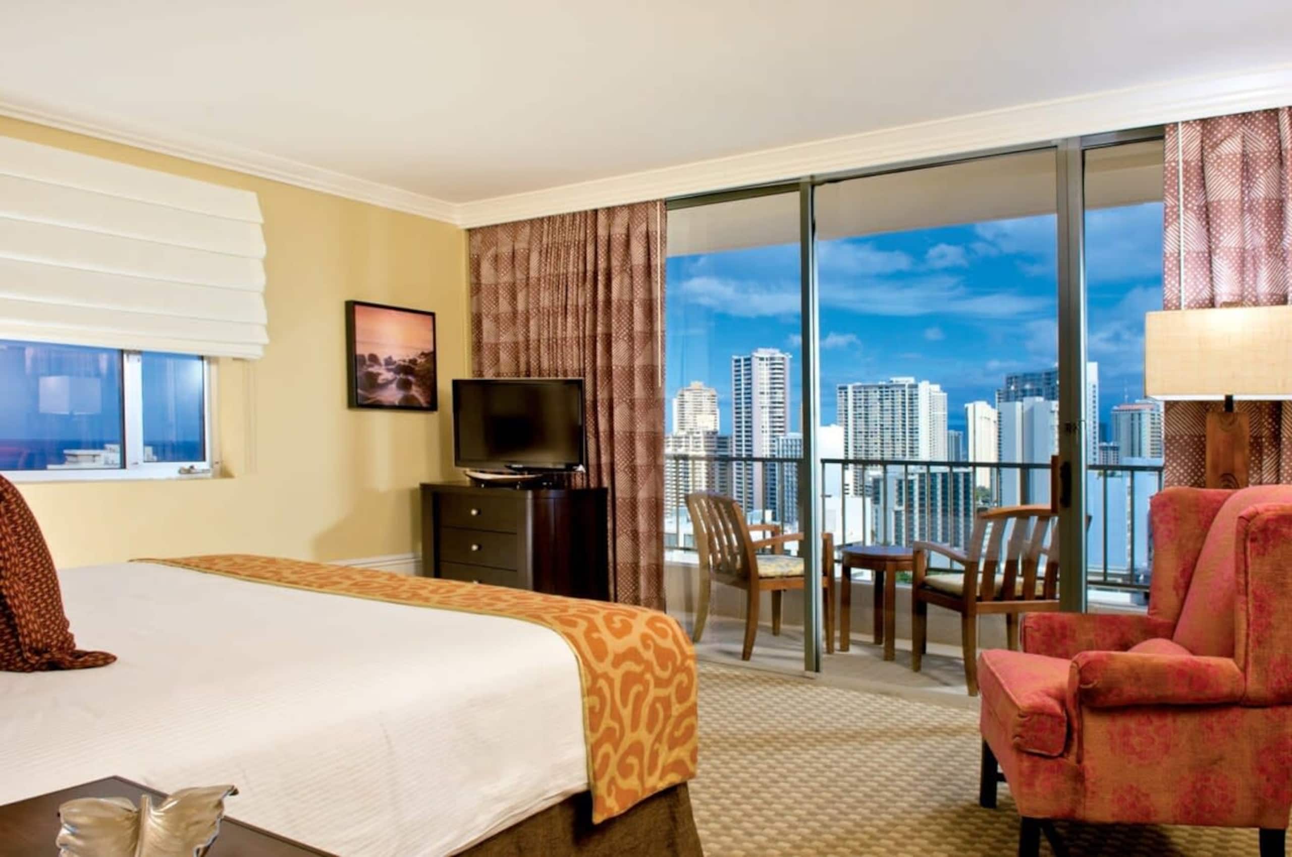 Condo in Honolulu · ★5.0 · Studio · 1 bed · 1 private bath - Image 21