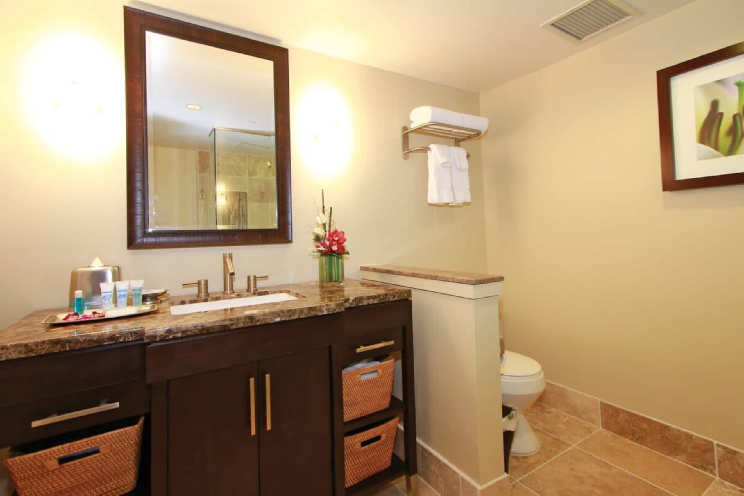 Condo in Honolulu · ★5.0 · Studio · 1 bed · 1 private bath - Image 20