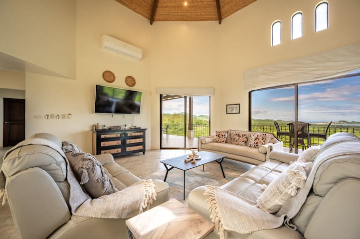Casa de la Promesa, Luxurious Retreat with Pool