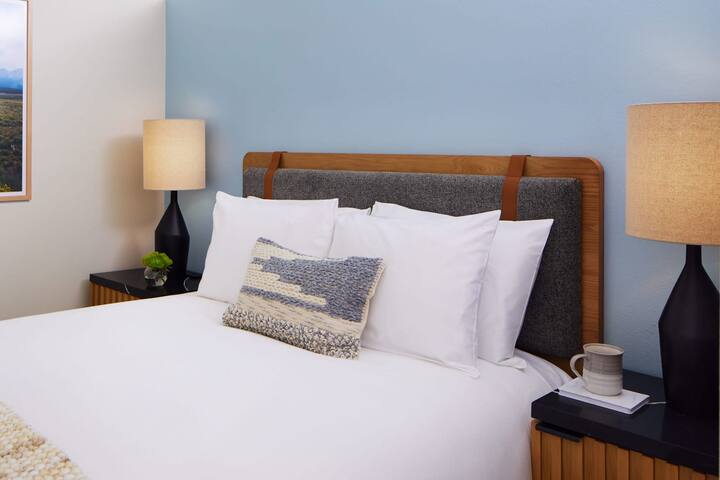 Sentral 30+ Designer-Furnished 1BR w/ Flex Office gallery image 3