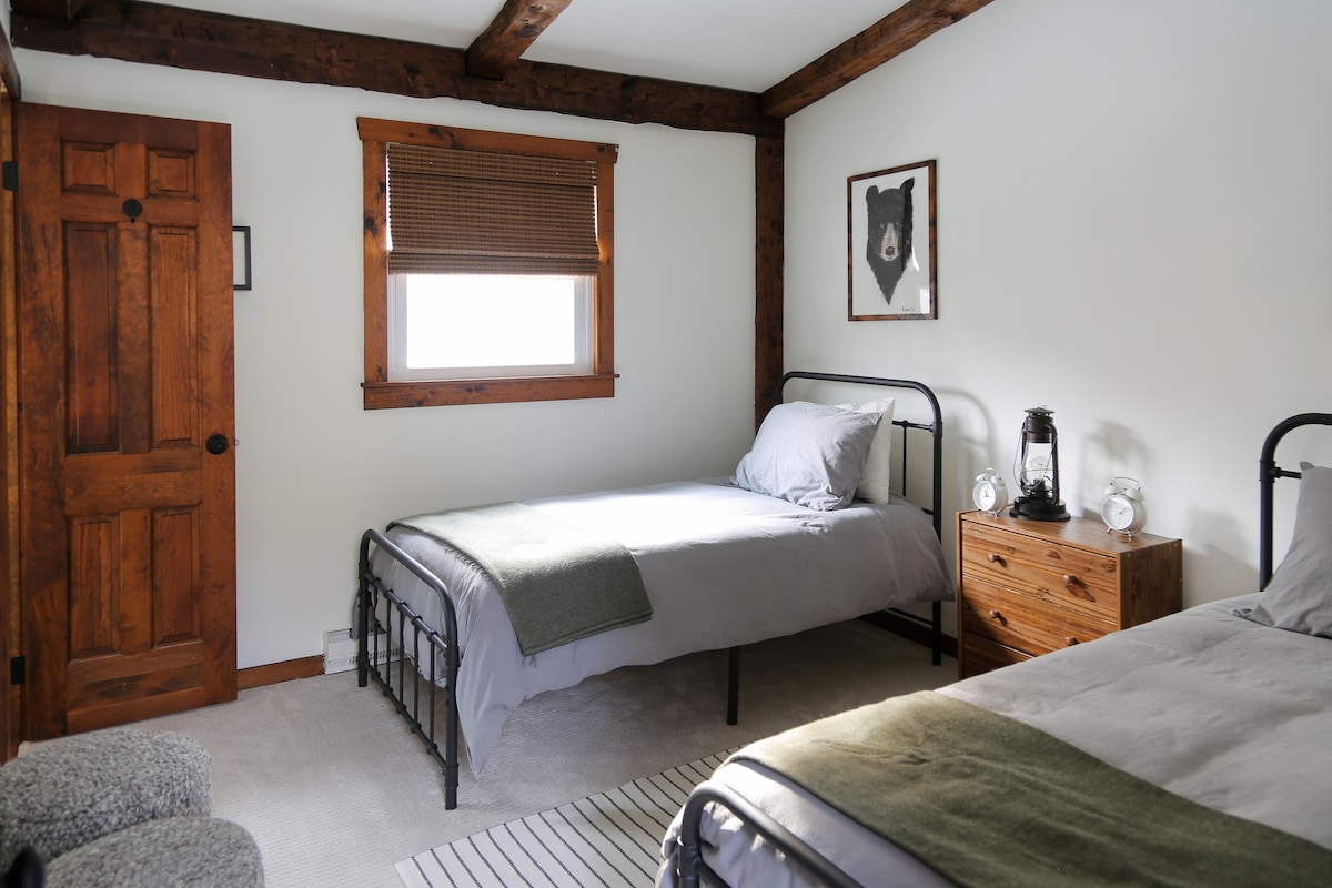 The upstairs bear bedroom has two comfortable twin beds, perfect for kids or a group of friends.