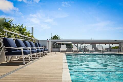 Modern 3/2.5 Apt Walk to the beach/Bal Harbor Shop