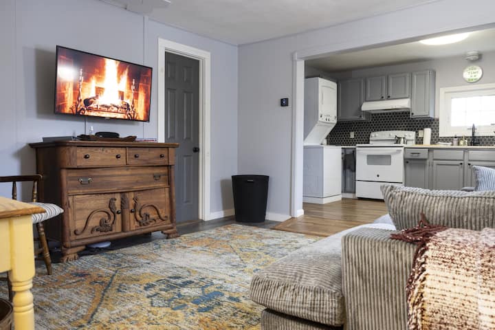 Cozy Farmhouse Style 3 Beds | Near Downtown - Litchfield, CT