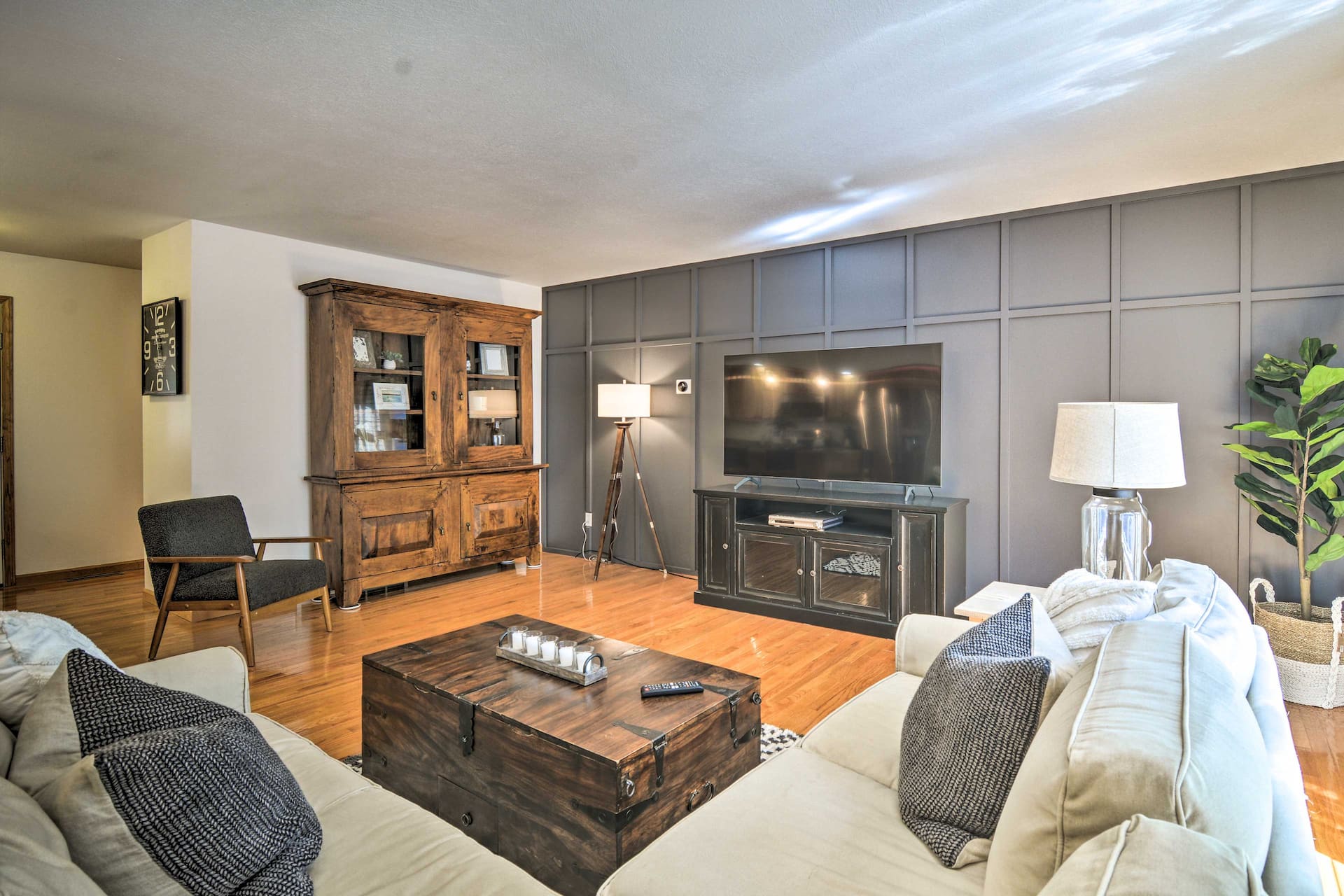 Upscale Family Cottage < 1 Mi to Higgins Lake