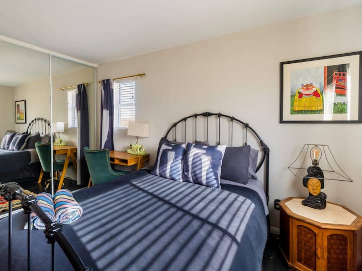 Camera da letto matrimoniale con estetica asiatica