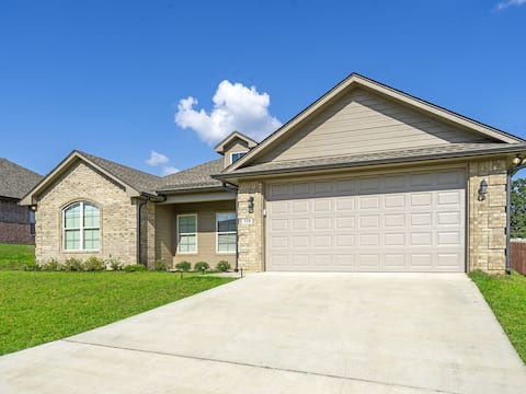 4 bedroom 2 bath Sleeps 8 Longview TX