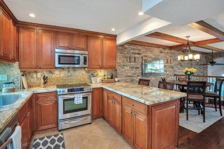 By The Sea Vacation Villas 2 bed 2 blocks to beach gallery image 4