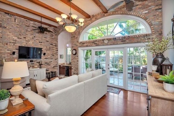 By The Sea Vacation Villas 2 bed 2 blocks to beach