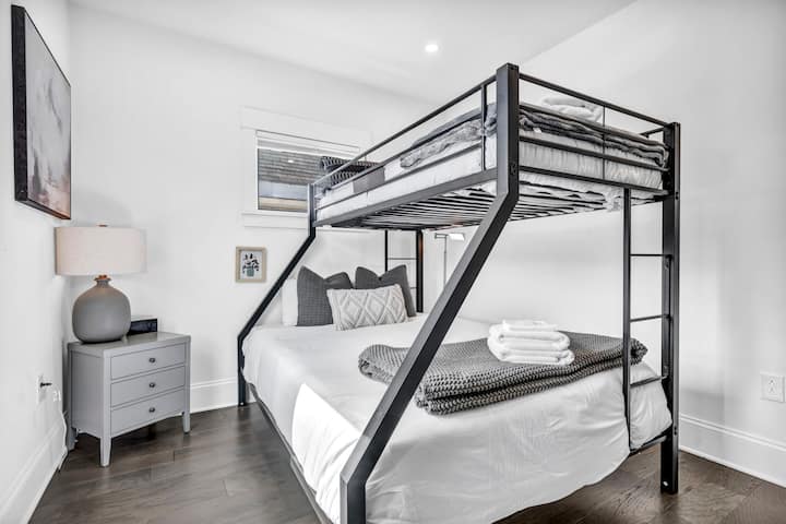 « Dormez ensemble, mieux dormir » Avec ses vastes espaces de couchage et son confort inégalé, tout le monde peut profiter d'une meilleure nuit de repos ensemble.