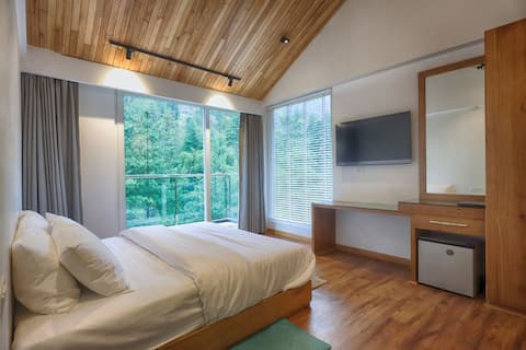 Moksha Riverside-Luxury Room Bedroom With Balcony