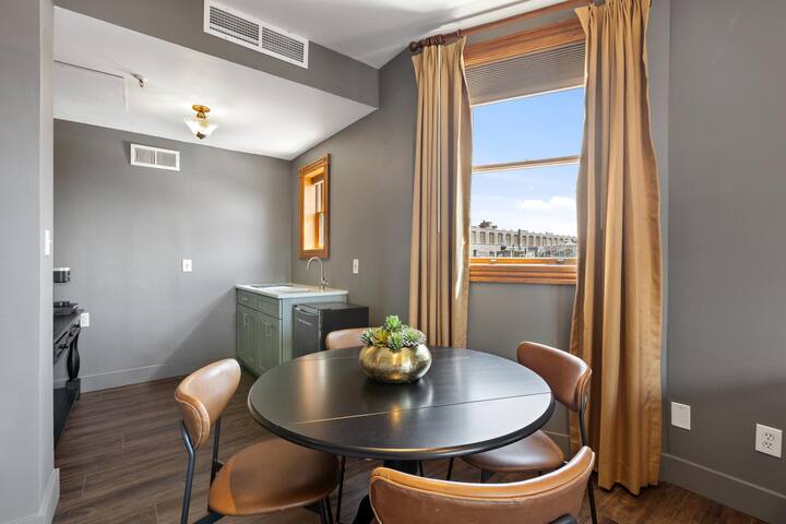 Lush Luxury Apartment with XL Terrace +Insane View gallery image 4