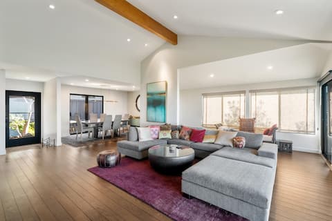 Luxury 3BR Hillside Retreat w/AC – Panoramic View