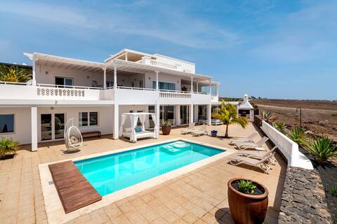 Odin Luxury Villa Magnificent 5 bedroom villa for