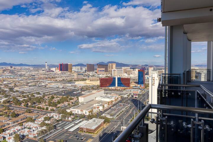 Dream Luxury 4BR Penthouse Vegas Relaxing Hot Tub gallery image 4