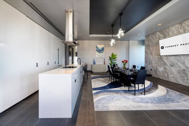 Dream Luxury 4BR Penthouse Vegas Relaxing Hot Tub gallery image 5