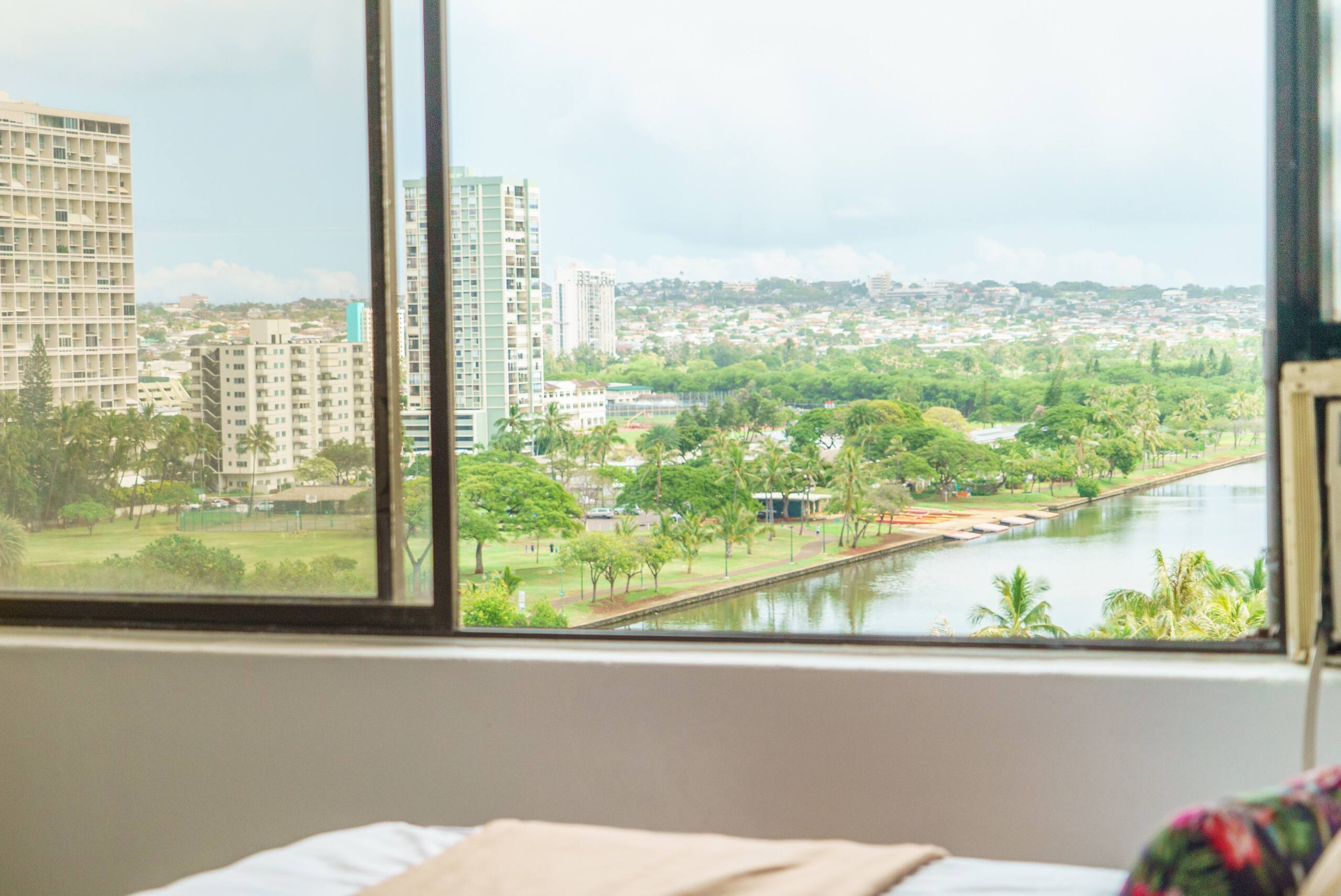 Condo in Honolulu · ★4.26 · 1 bedroom · 2 beds · 1 shared bath - Image 23
