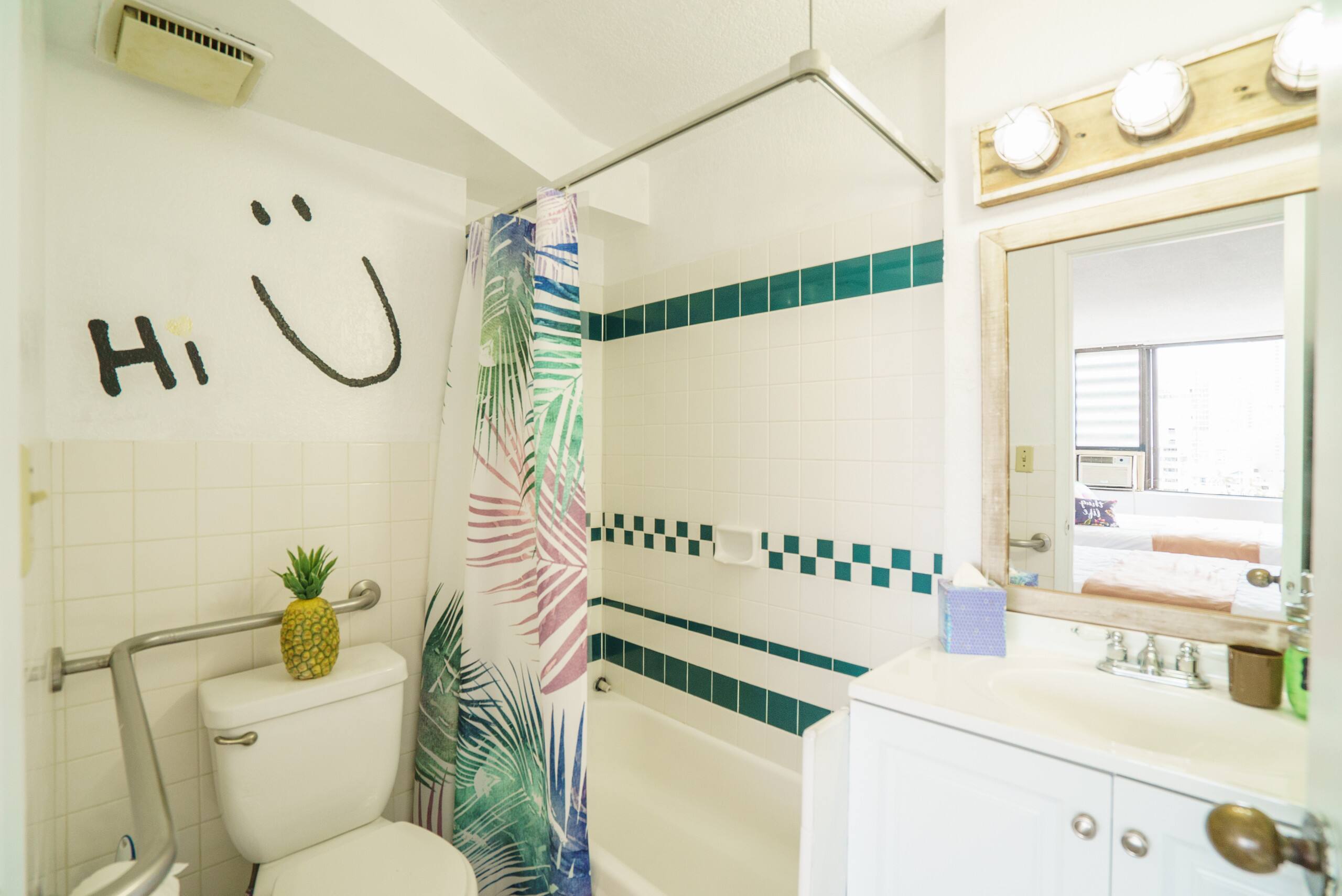 Condo in Honolulu · ★4.26 · 1 bedroom · 2 beds · 1 shared bath - Image 17