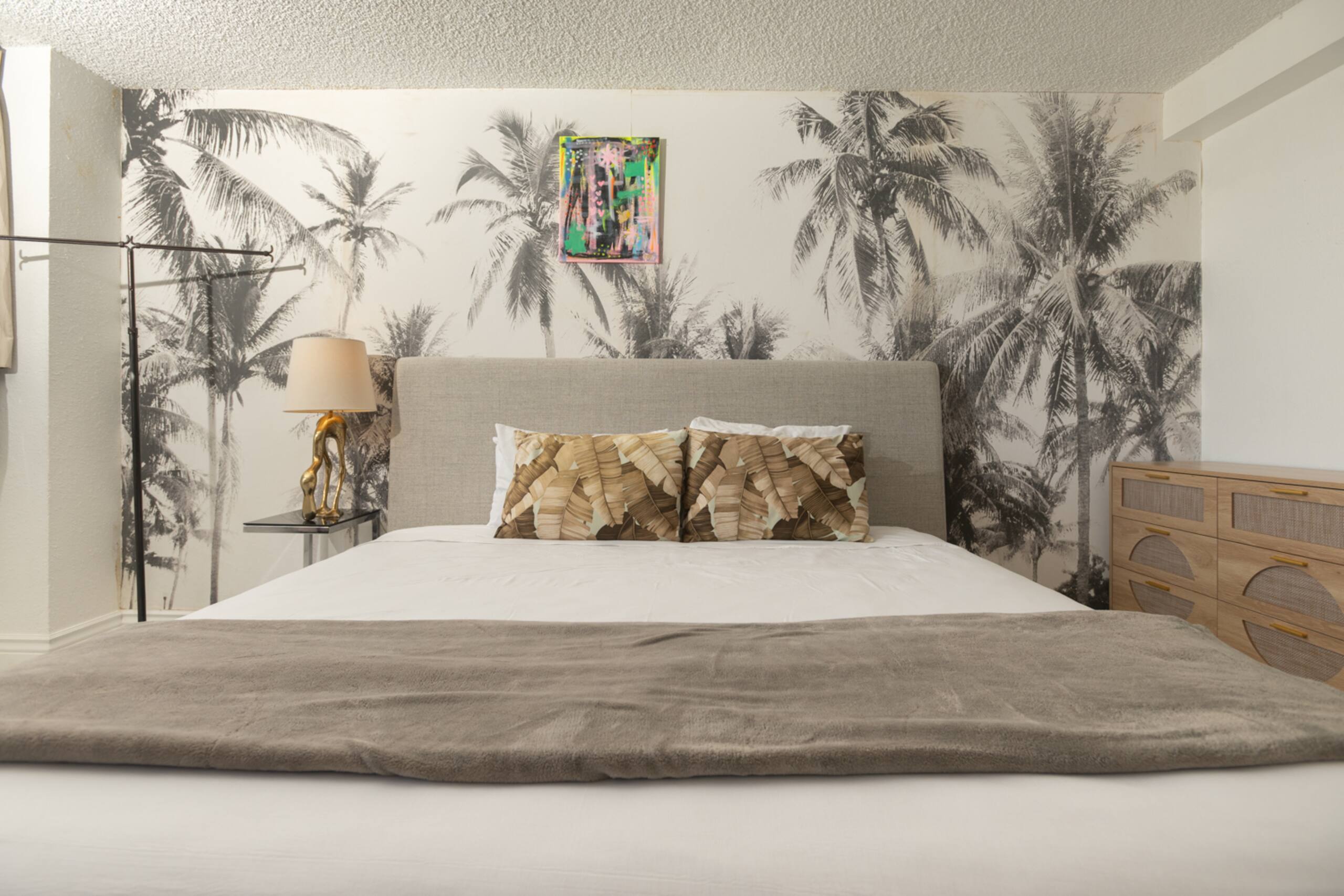 Condo in Honolulu · ★4.26 · 1 bedroom · 2 beds · 1 shared bath - Image 15