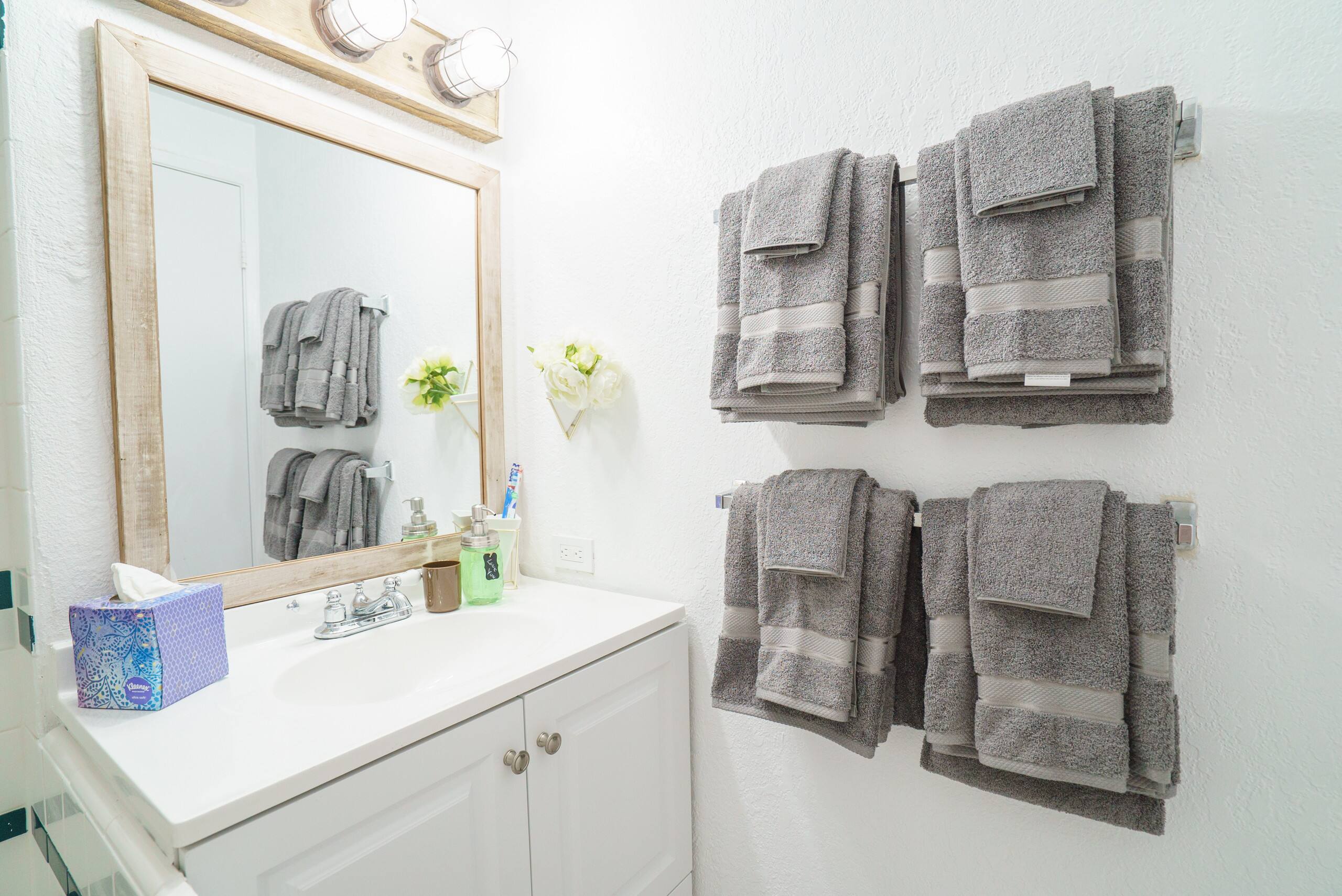 Condo in Honolulu · ★4.26 · 1 bedroom · 2 beds · 1 shared bath - Image 19