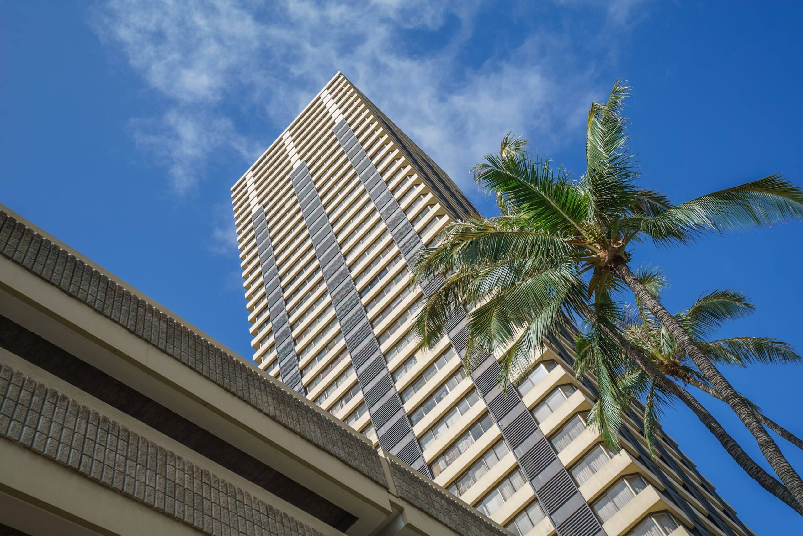 Condo in Honolulu · ★4.26 · 1 bedroom · 2 beds · 1 shared bath - Image 7