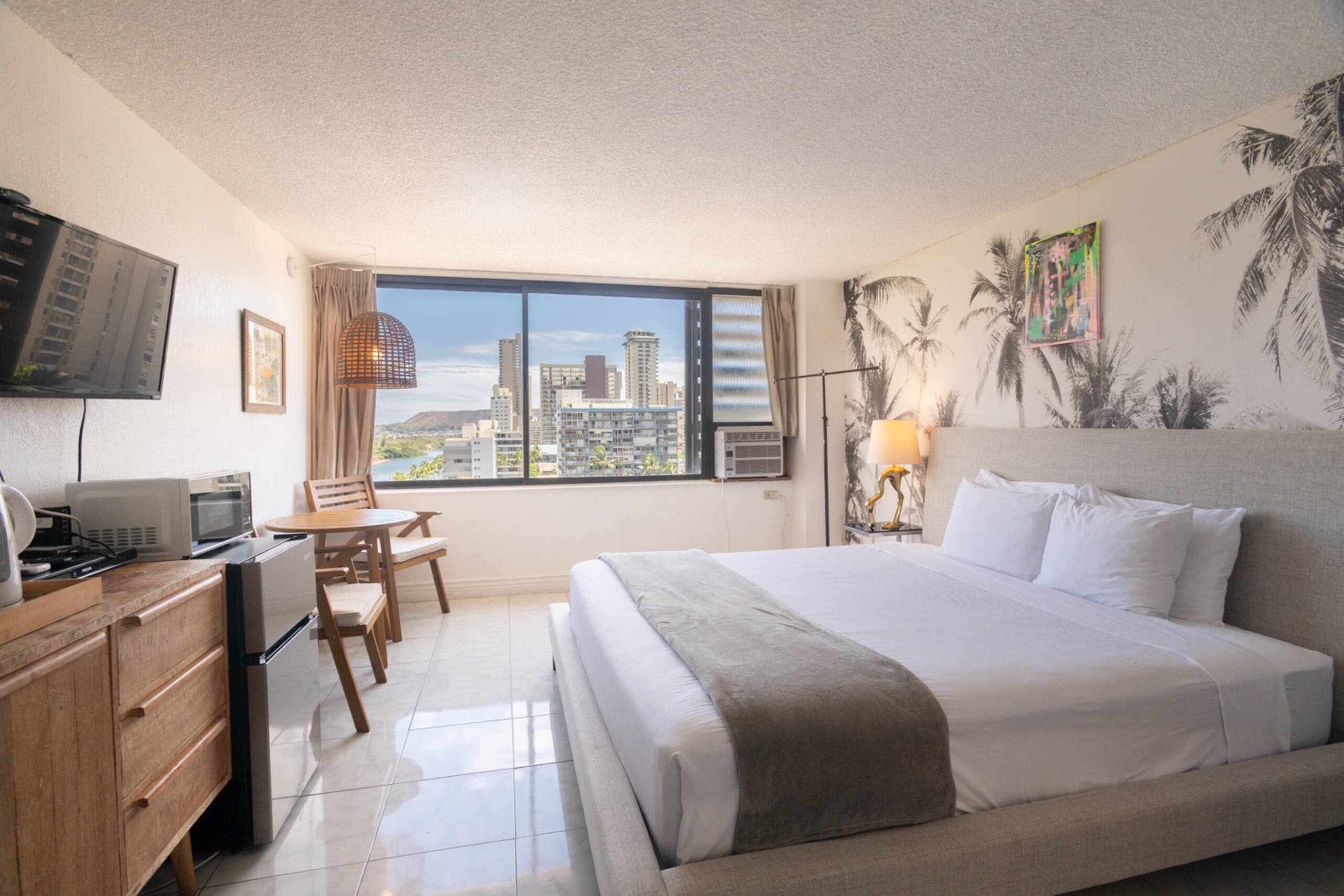 Condo in Honolulu · ★4.26 · 1 bedroom · 2 beds · 1 shared bath - Image 12