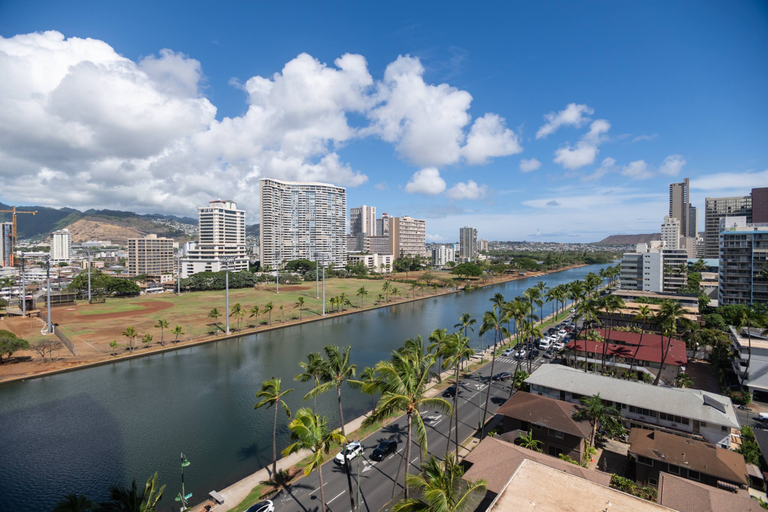 Condo in Honolulu · ★4.26 · 1 bedroom · 2 beds · 1 shared bath - Image 18