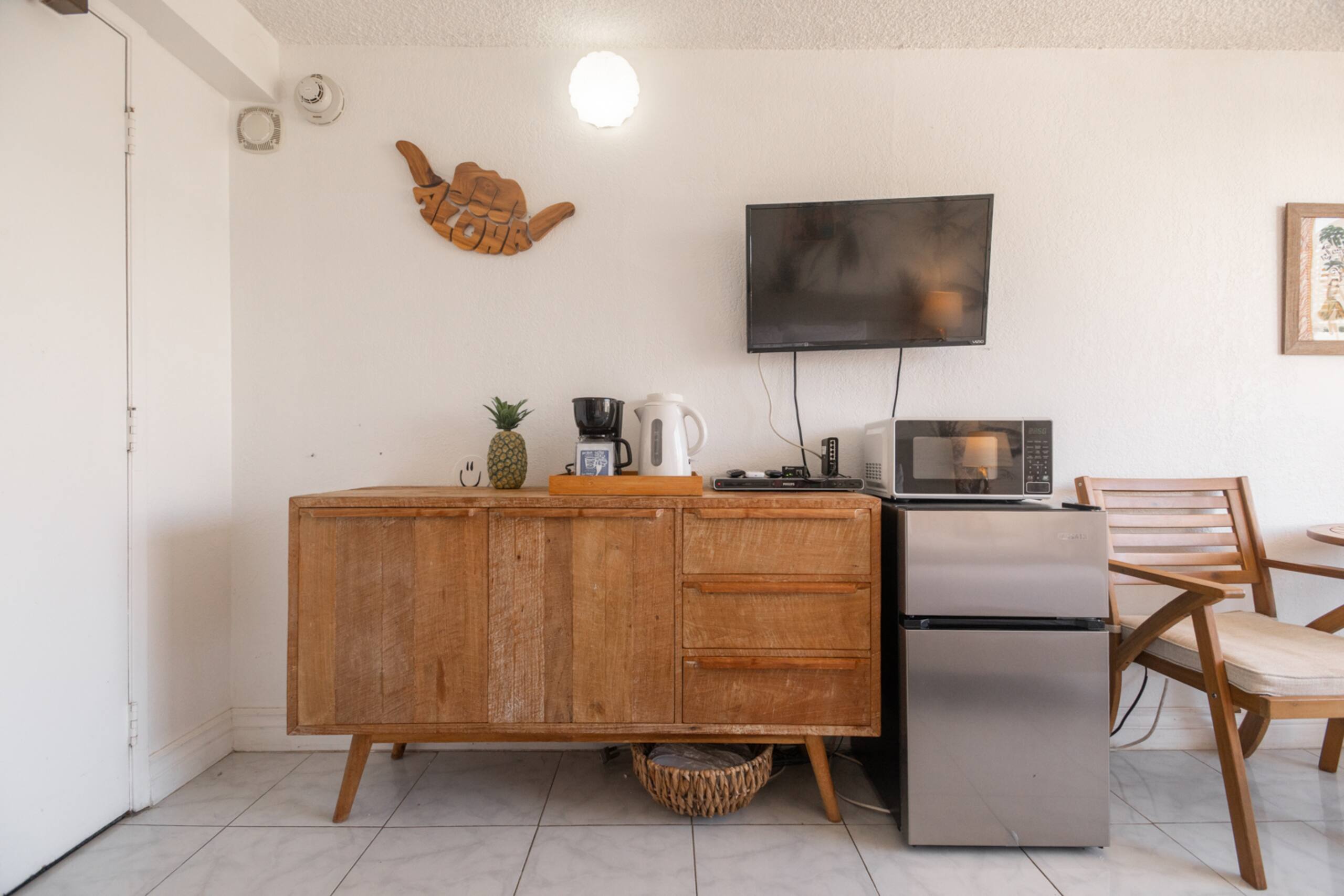 Condo in Honolulu · ★4.26 · 1 bedroom · 2 beds · 1 shared bath - Image 11