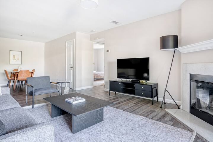 Blueground | Sunnyvale, gym, pool & parking gallery image 3