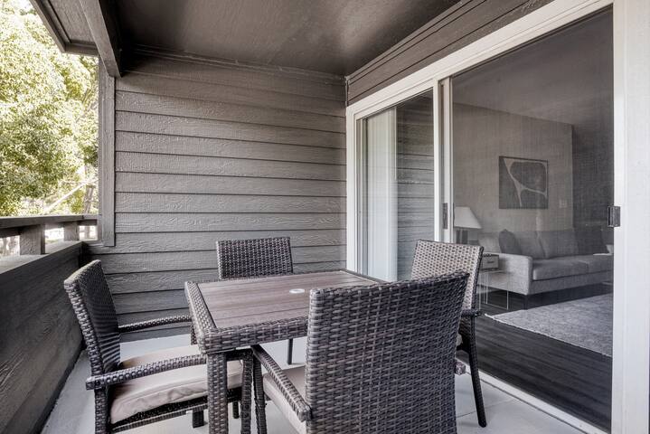 Blueground | Sunnyvale, gym, pool & parking gallery image 4