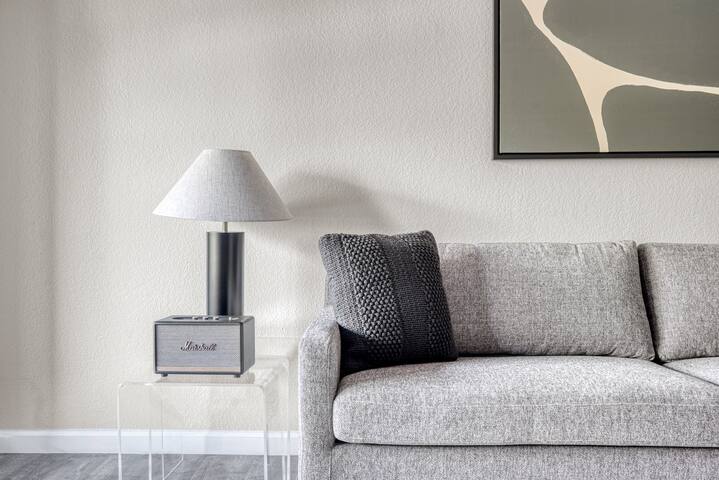 Blueground | Sunnyvale, gym, pool & parking gallery image 2