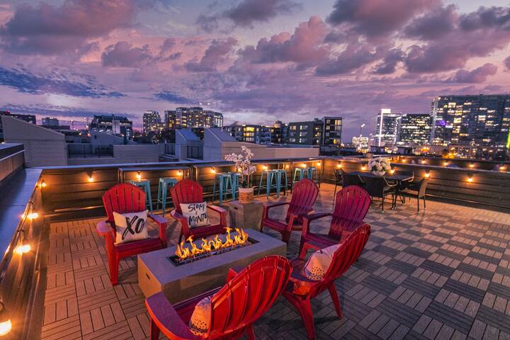 Gulch Walkable- Rooftop/Hot Tub! gallery image 2