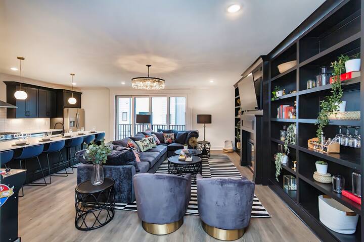 Gulch Walkable- Rooftop/Hot Tub! gallery image 3