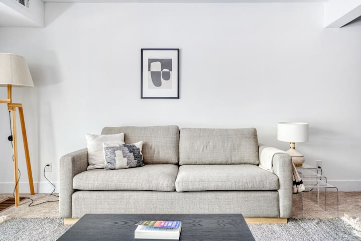 Blueground | Menlo Park, pool, courts, nr schools gallery image 2