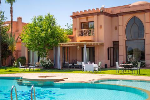 Superb villa with 2 private pools, hammam