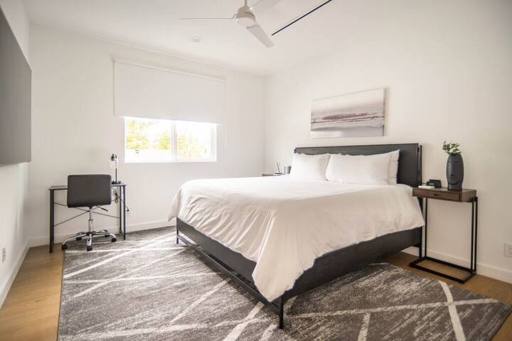 A Higher Frequency Off Henderson gallery image 4