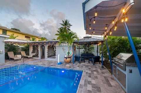 Private Pool | 3 Mins to Welches Beach | BBQ