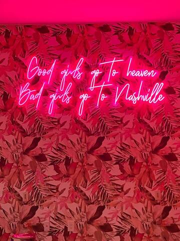 Vibey Stays for the babes! Bachelorette House! gallery image 5