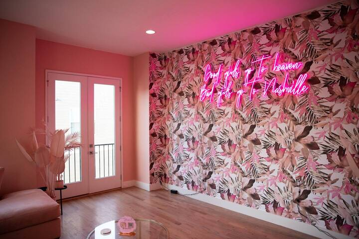 Vibey Stays for the babes! Bachelorette House! gallery image 3