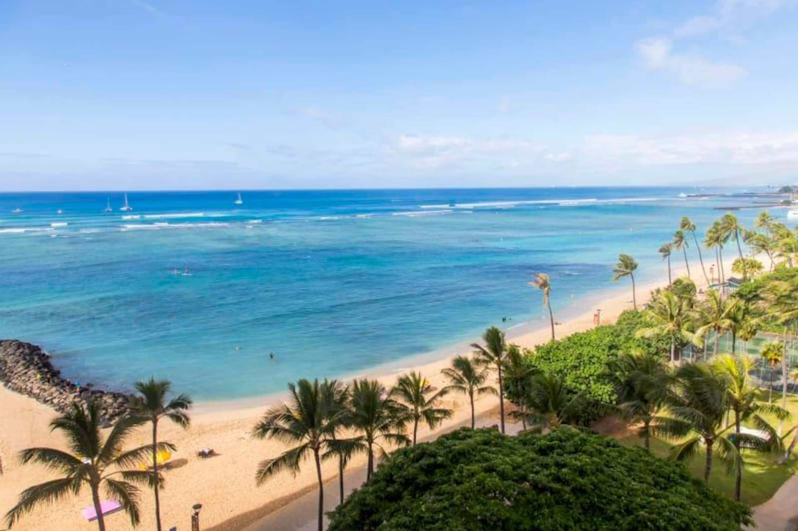 Condo in Honolulu · ★5.0 · Studio · 1 bed · 1 private bath - Image 12